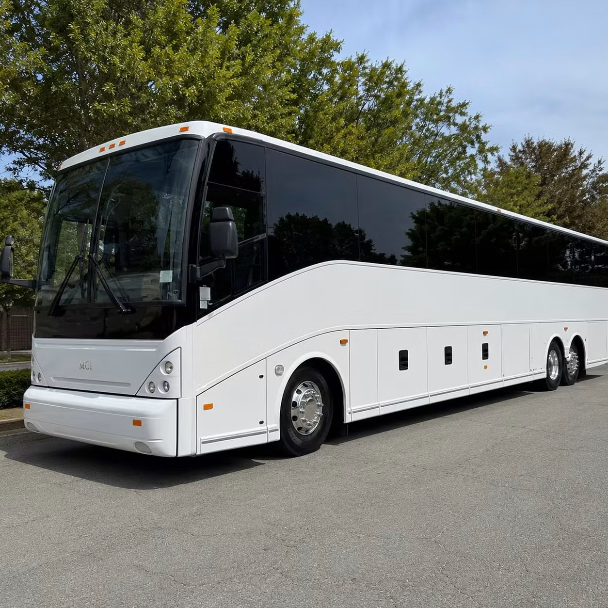 shuttle buses for groups arriving at santa maria public airport